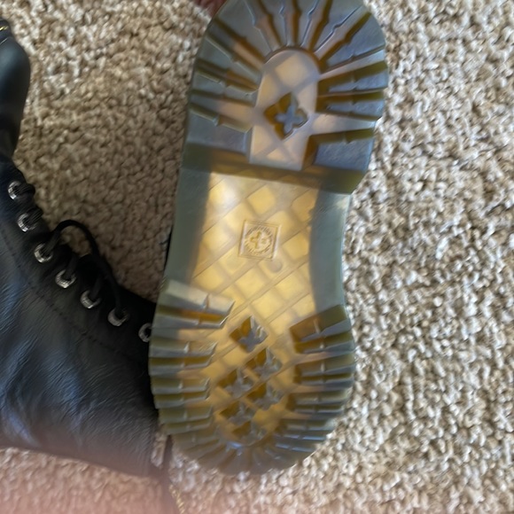 Dr Marten Great Condition  Ankle Boots - Picture 4 of 7